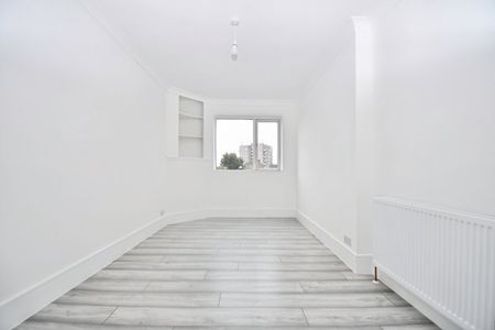 Flat to rent - Belmont Road, Erith, DA8 - Photo 3