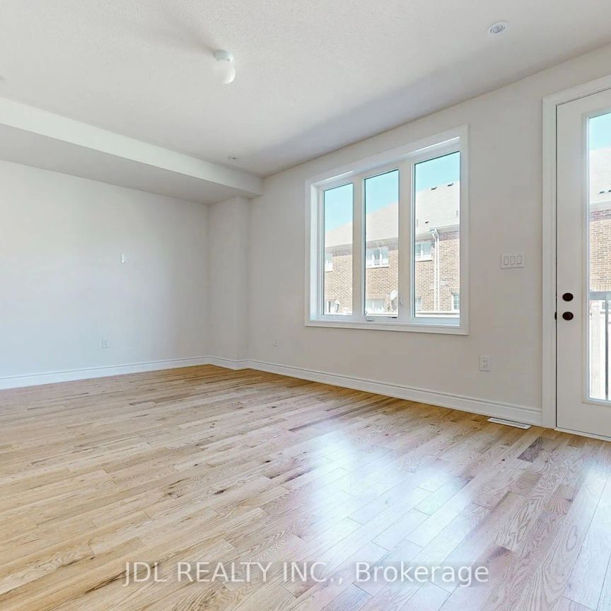 Condo Townhouse For Lease | N9249432 - Photo 1