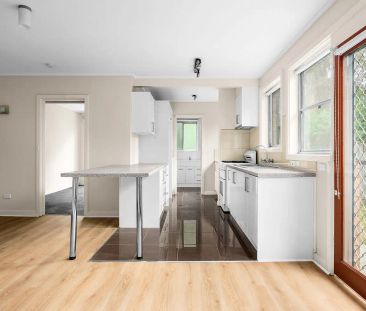 “BRAND NEW CARPET l SMALL BLOCK OF 3 l GREAT LOCATION” - Photo 5