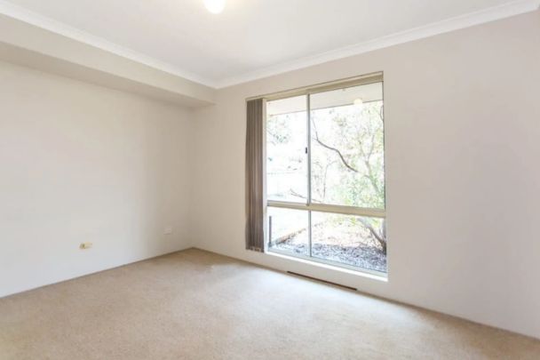 4 Bedroom, 2 Bathroom Family Home in Murdoch - Photo 1