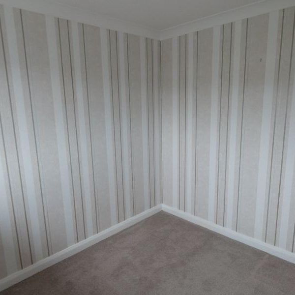 3 bedroom end of terrace house to rent - Photo 1