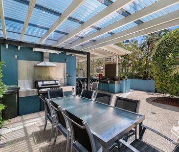 Luxury Fully Furnished Waterfront Apartment | 3-Month Lease Preferred - Photo 2