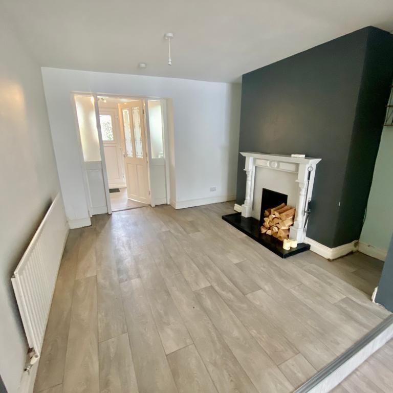 2 bedroom terraced house to rent - Photo 1