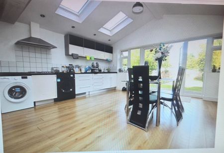 Room in a Shared House, Osterley Gardens, CR7 - Photo 3