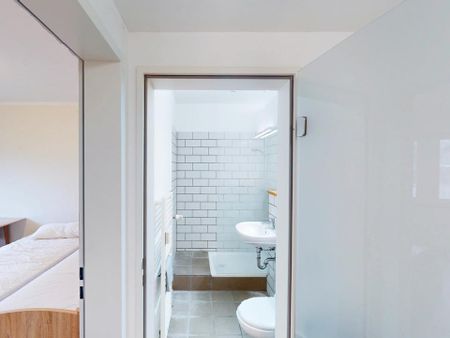 Möbliertes Zimmer in Frauen-WG in zentraler Lage für Studenten und Azubis - Photo 5