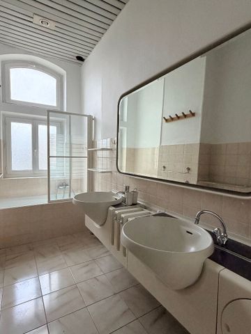 Location Appartement 6 pièces 159m² - Photo 2