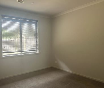 17 Yuruga Boulevard, Point Cook. - Photo 3