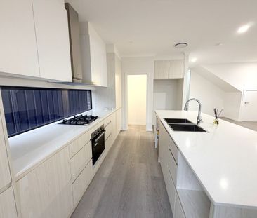 BRAND NEW LUXURY DOUBLE-STOREY RESIDENCE - Photo 6