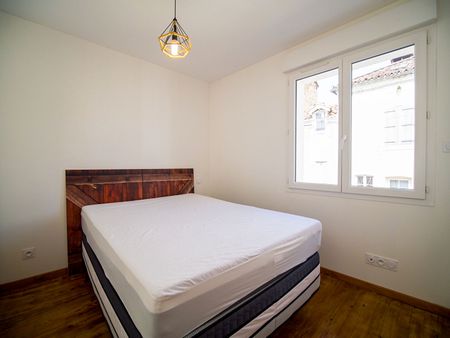 Location Appartement 4 pièces 76m² - Photo 2