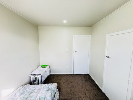 MANUREWA, 3 BEDROOMS - Photo 3