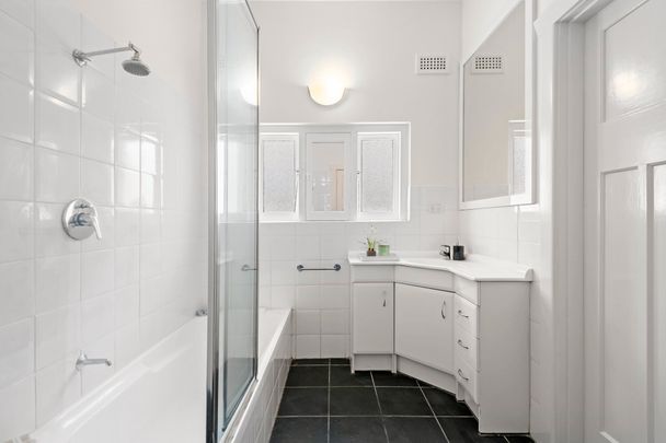 SPACIOUS FAMILY LIVING - Photo 1