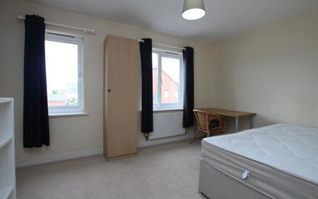 ***STUDENT PROPERTY *** BILLS INCLUDED!!! 6 bedroom student property 5 min walk from University of the West of England. Bills included - Move in June 2026. - Photo 4