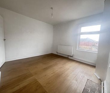 3 bedroom end of terrace house to rent - Photo 2