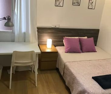 Calle de Víctor Manuel III, Madrid, Community of Madrid 28019 - Photo 4