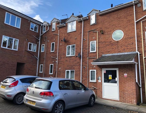 7 Delph Court, Leeds, Leeds, LS6 2HL - Photo 1