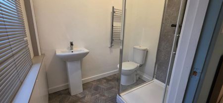 1 bedroom in a house share to rent - Photo 5