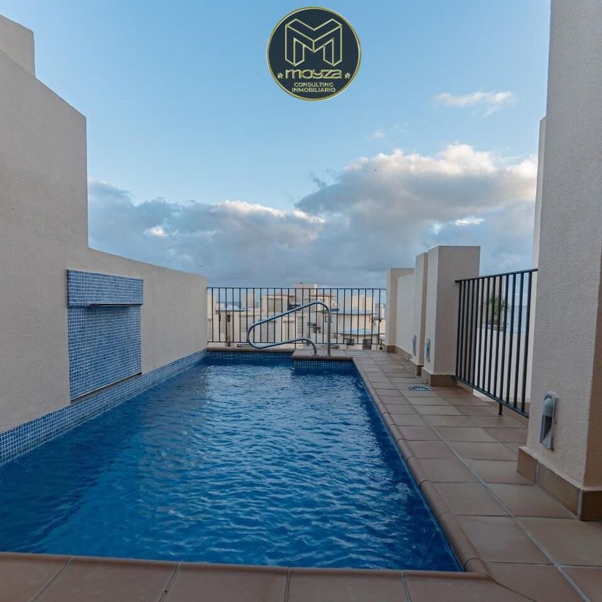 Atico en alquiler en Bahia de la Plata, Estepona - Photo 1