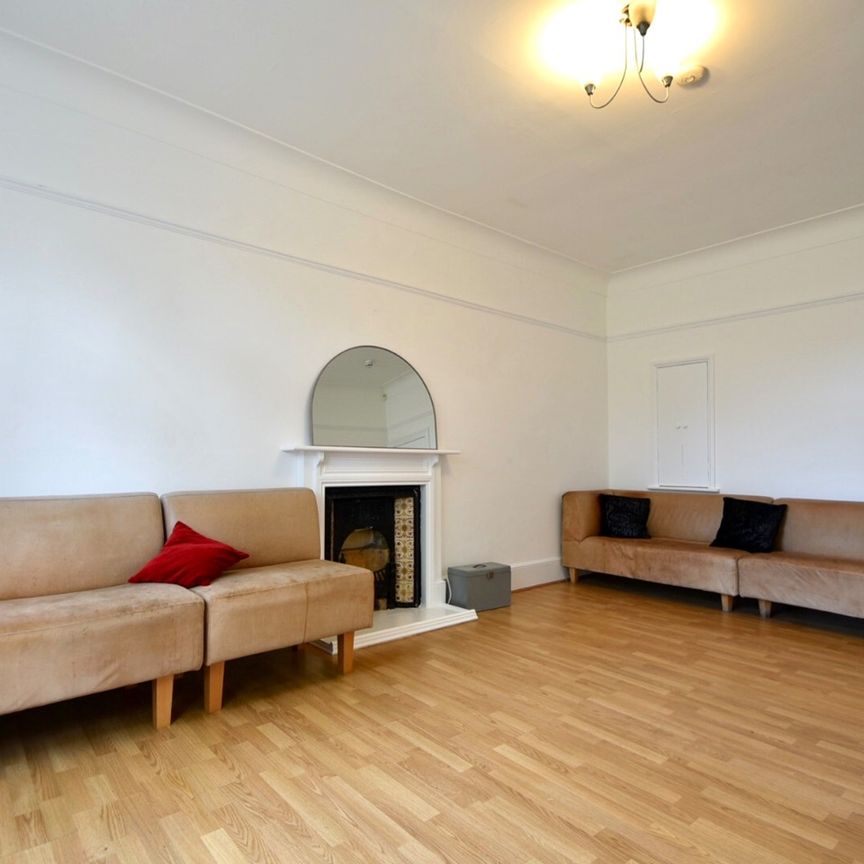 6 Bed Semi-Detached House, Fontenoy Road, SW12 - Photo 1