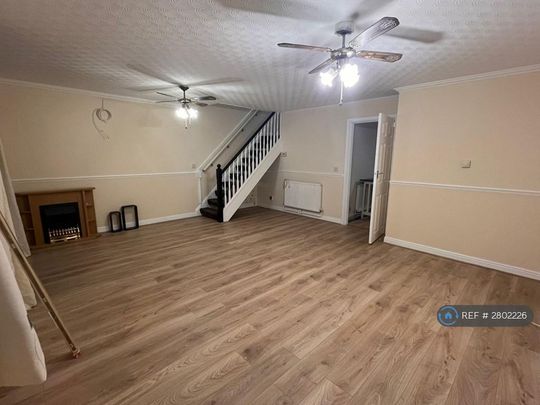 3 bedroom semi-detached house to rent - Photo 1