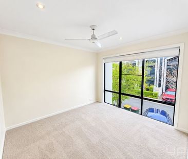 Modern 3 Bedroom Townhouse in the Heart of Pimpama - Photo 3