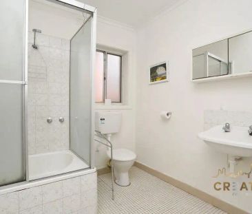 “PERFECT HOME IN ALBION” - Photo 3