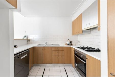 East Melbourne - Photo 4