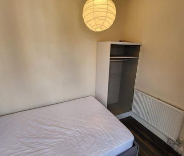 4 bedroom semi-detached house to rent - Photo 6