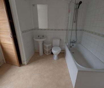 3 bedroom terraced house to rent - Photo 6