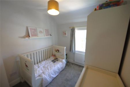 4 bedroom semi-detached house to rent - Photo 2