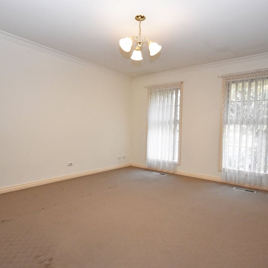 1/12 Civic Square, Croydon - Photo 1