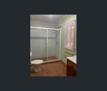 Modern apartment with character - Photo 2