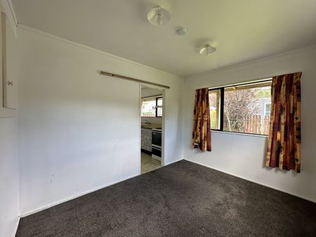 1-Bedroom Flat in Stokes Valley - Photo 5