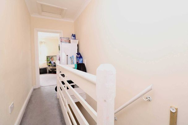 Price £1,100 pcm - Available Now - Unfurnished - Photo 1
