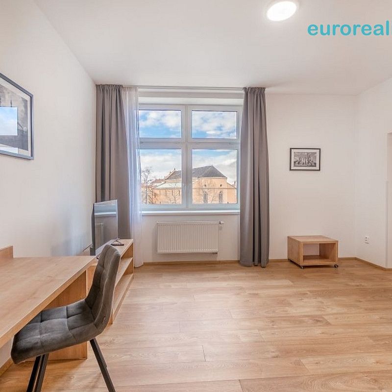 Pronájem bytu 2+1 73 m² - Photo 1