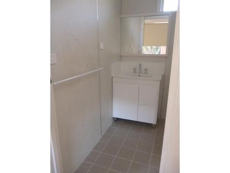 Bedsitter In Central Albury - Photo 3