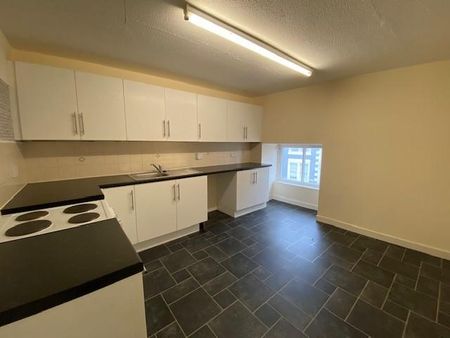 3 bedroom flat to rent - Photo 2