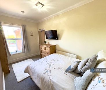 1 bedroom in a house share to rent - Photo 3