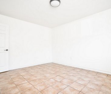 3 bedroom, 1 bath - Photo 1