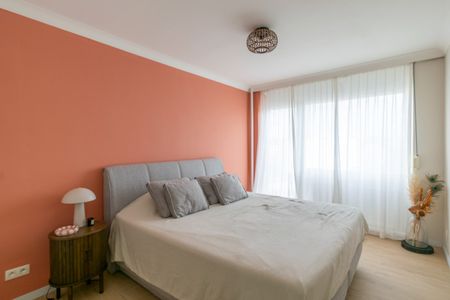 Gerenoveerd appartement met 2 slaapkamers - foto 4