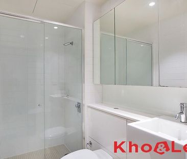 TWO BEDROOM APARTMENT WITH STUNNING CITY VIEWS - Photo 5