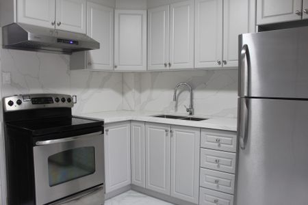 For Lease - 137 Jansen Avenue, Kitchener, Ontario - Photo 4