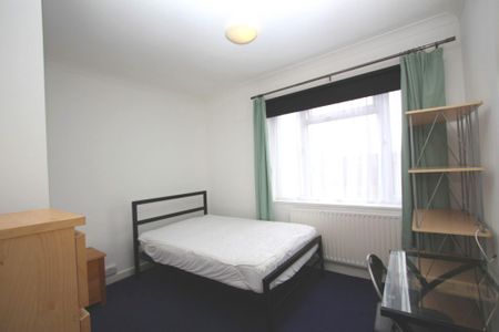STUDENT 5 Bedroom Maisonette – Surbiton (Tolworth Broadway, KT6) - Photo 4