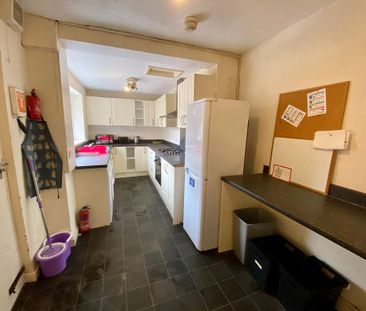 3 bedroom terraced house to rent - Photo 5