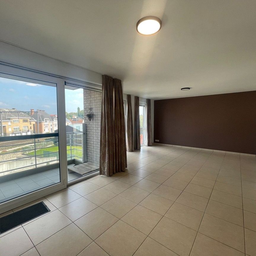 Appartement met terras en garage in het centrum van Moerbeke - Photo 1