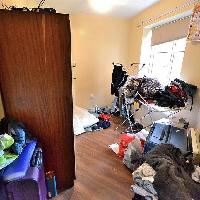 3 bedroom flat to rent - Photo 1