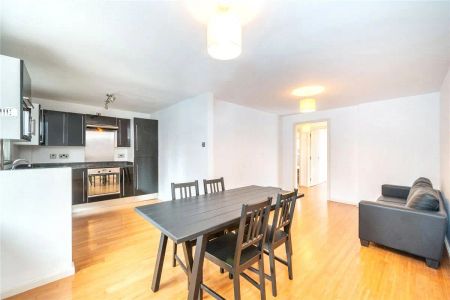 2 bedroom flat in Transom Square - Photo 4