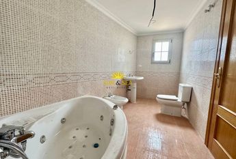 NEW 4 BEDROOM PENTHOUSE WITH SUNROOF FOR RENT IN TORREVIEJA - ALICANTE