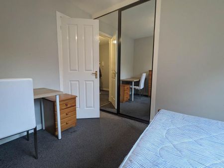 2 bedroom flat to rent - Photo 4
