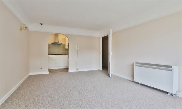 Homeoaks House, Wimborne Road - Photo 1