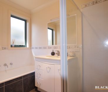 35 Unwin Avenue, Jerrabomberra NSW 2619 - House For Rent | Domain - Photo 4